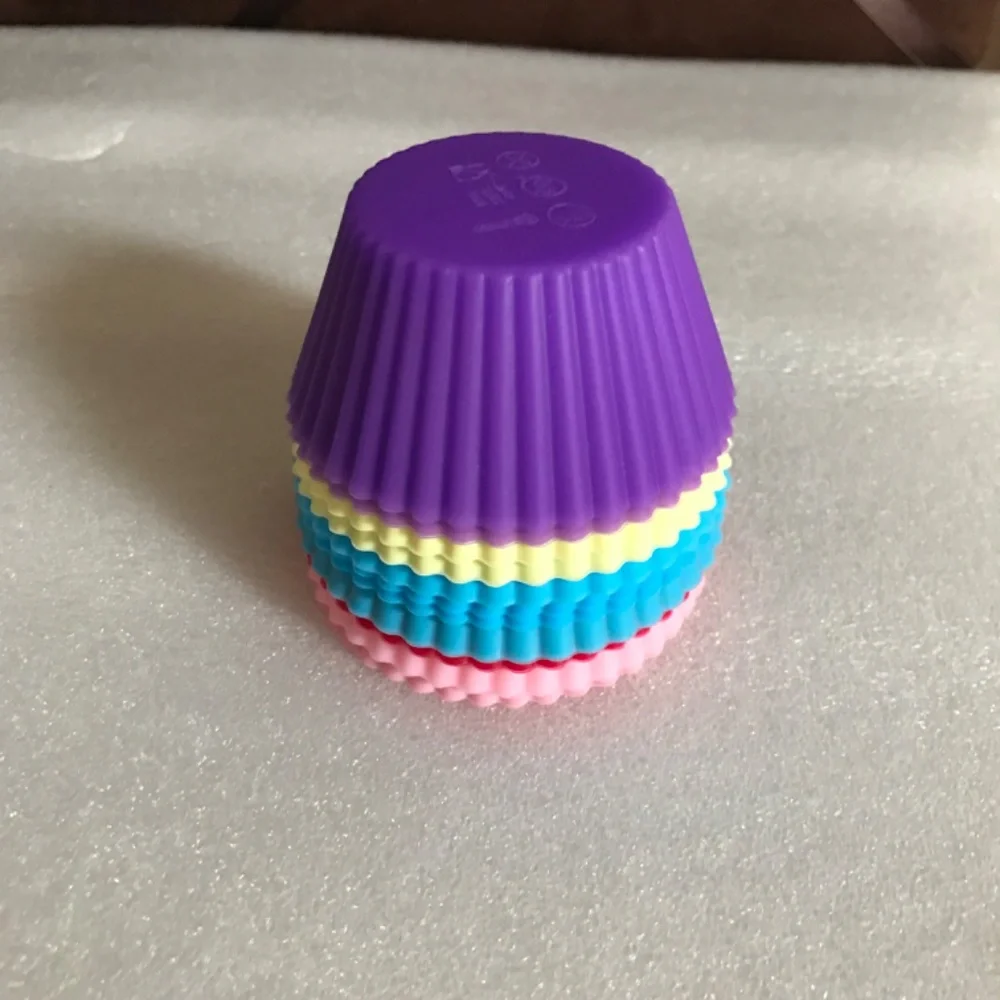 Muffin/Cake/Cupcake Silicone Mold 12 pieces
